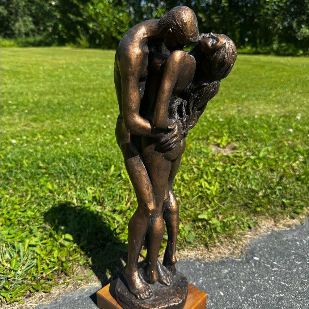 Vintage Austin Production 1974 Bronze Couple Sculpture Passion Kiss - Picture 2 of 11